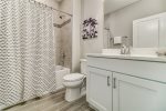 Guest bath with tub/shower combo 